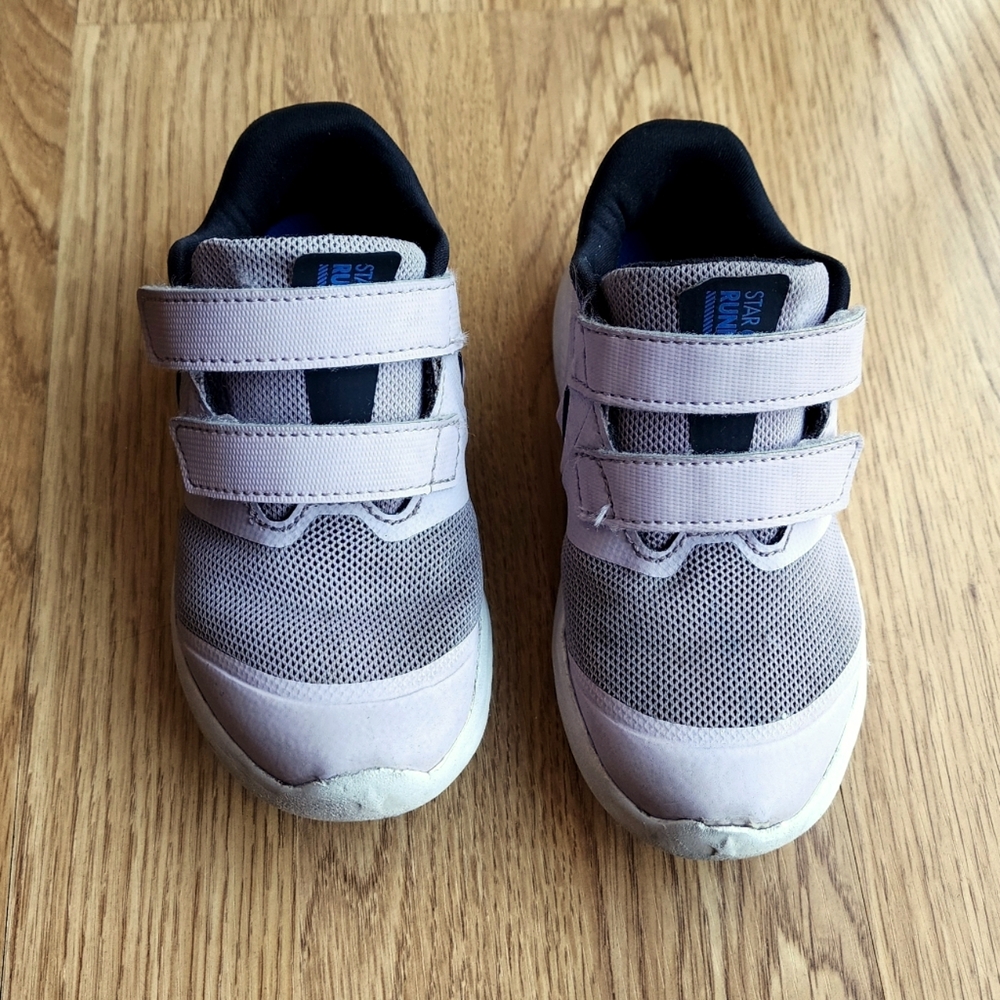 Nike Kids Velcro Sneakers in Pale Purple